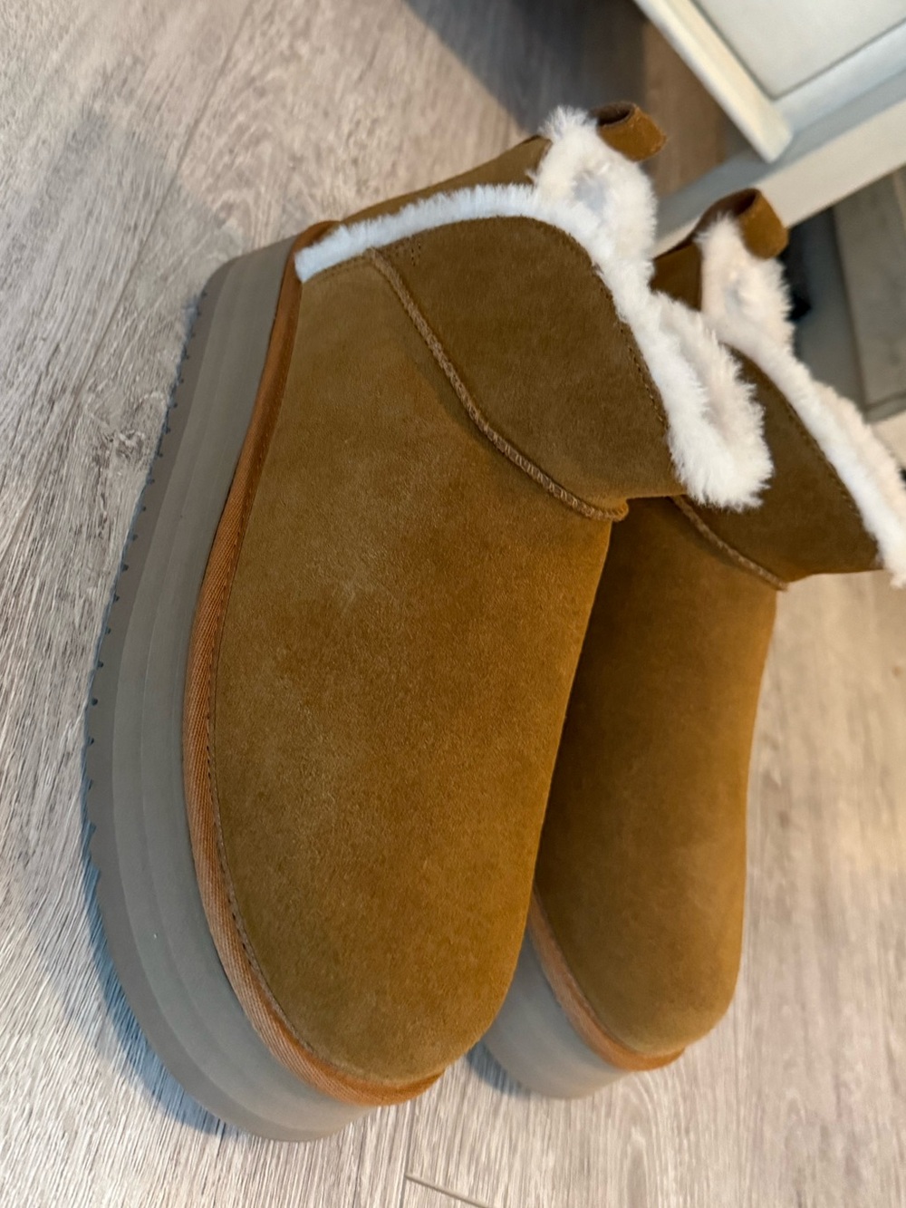 Koolaburra Chestnut Mini Platform Ankle Boot with White Shearling Trim - Picture 5 of 7